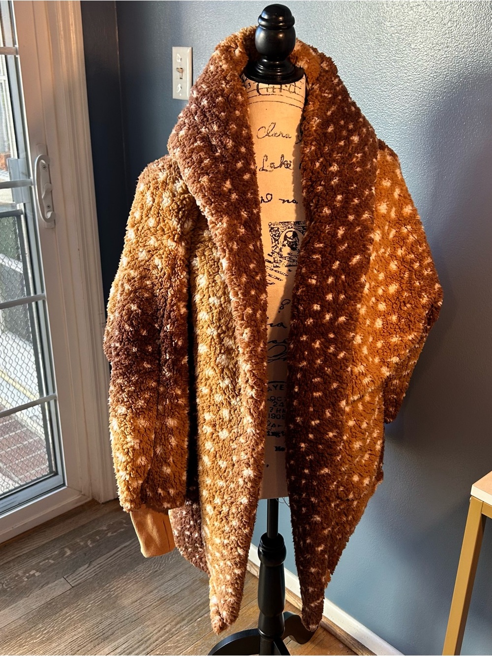 BUMBLEBELLA Jill Martin Sherpa Shawl Lounger